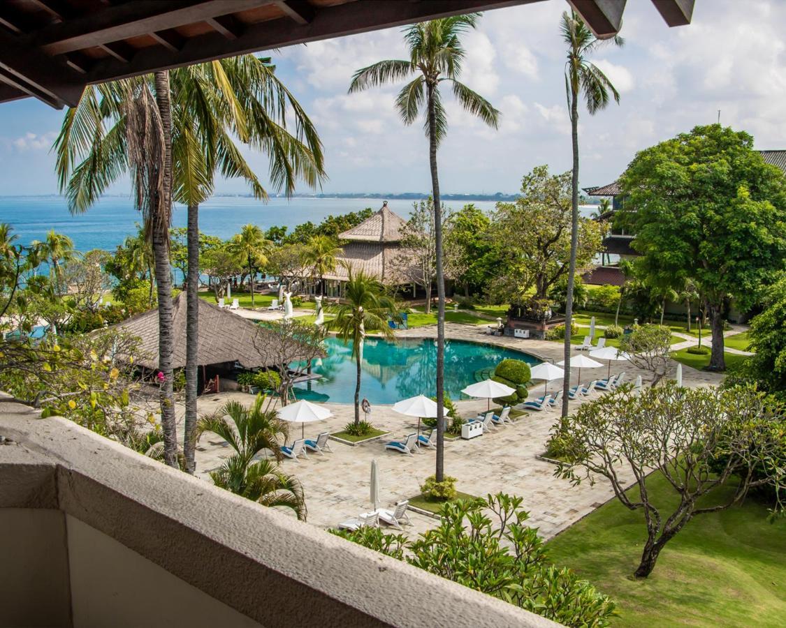 Discovery Kartika Plaza Hotel Kuta Lombok Eksteriør bilde The pool at the resort