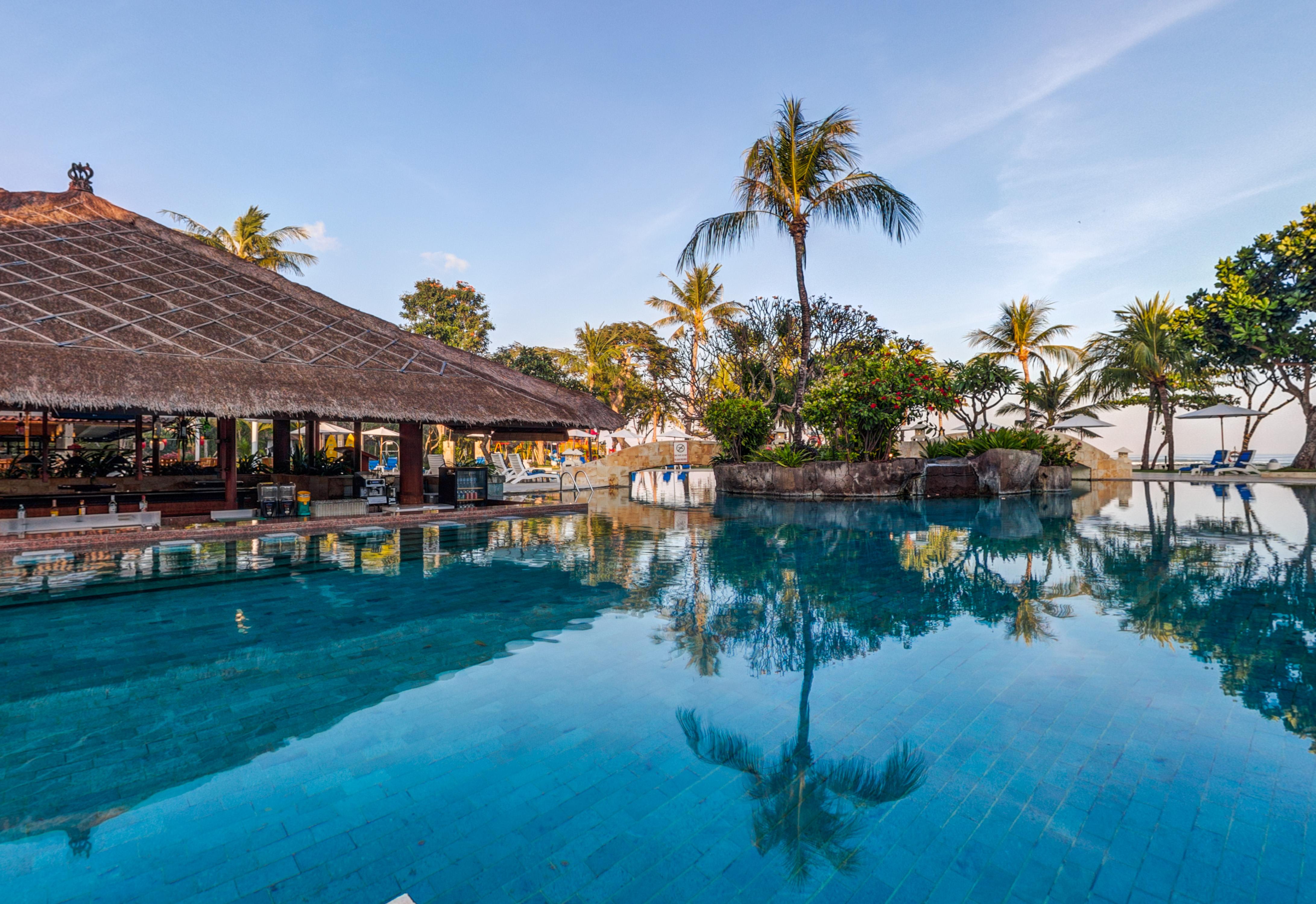 Discovery Kartika Plaza Hotel Kuta Lombok Eksteriør bilde The pool at the resort