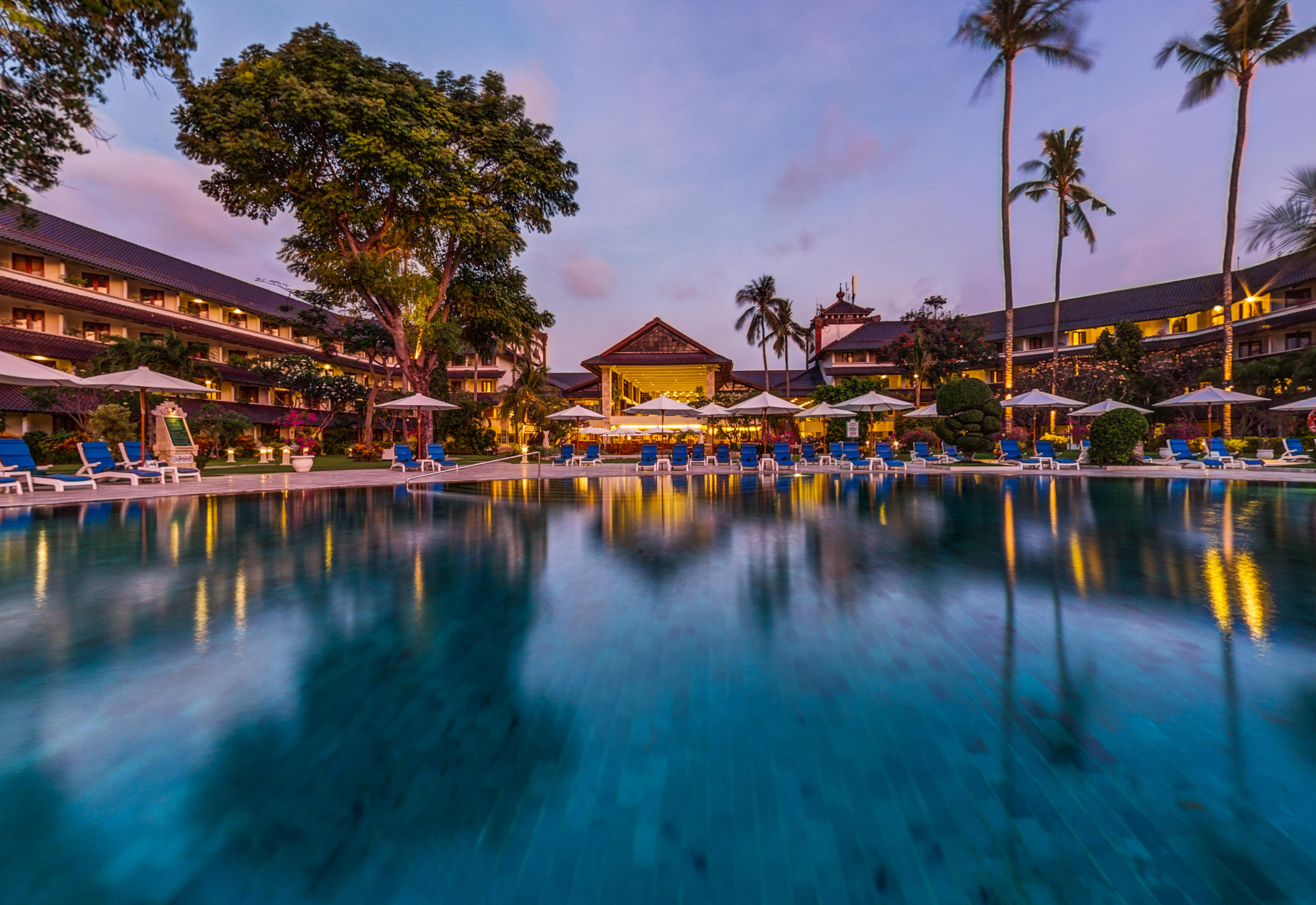 Discovery Kartika Plaza Hotel Kuta Lombok Eksteriør bilde The pool at the Le Méridien Bali Resort & Spa