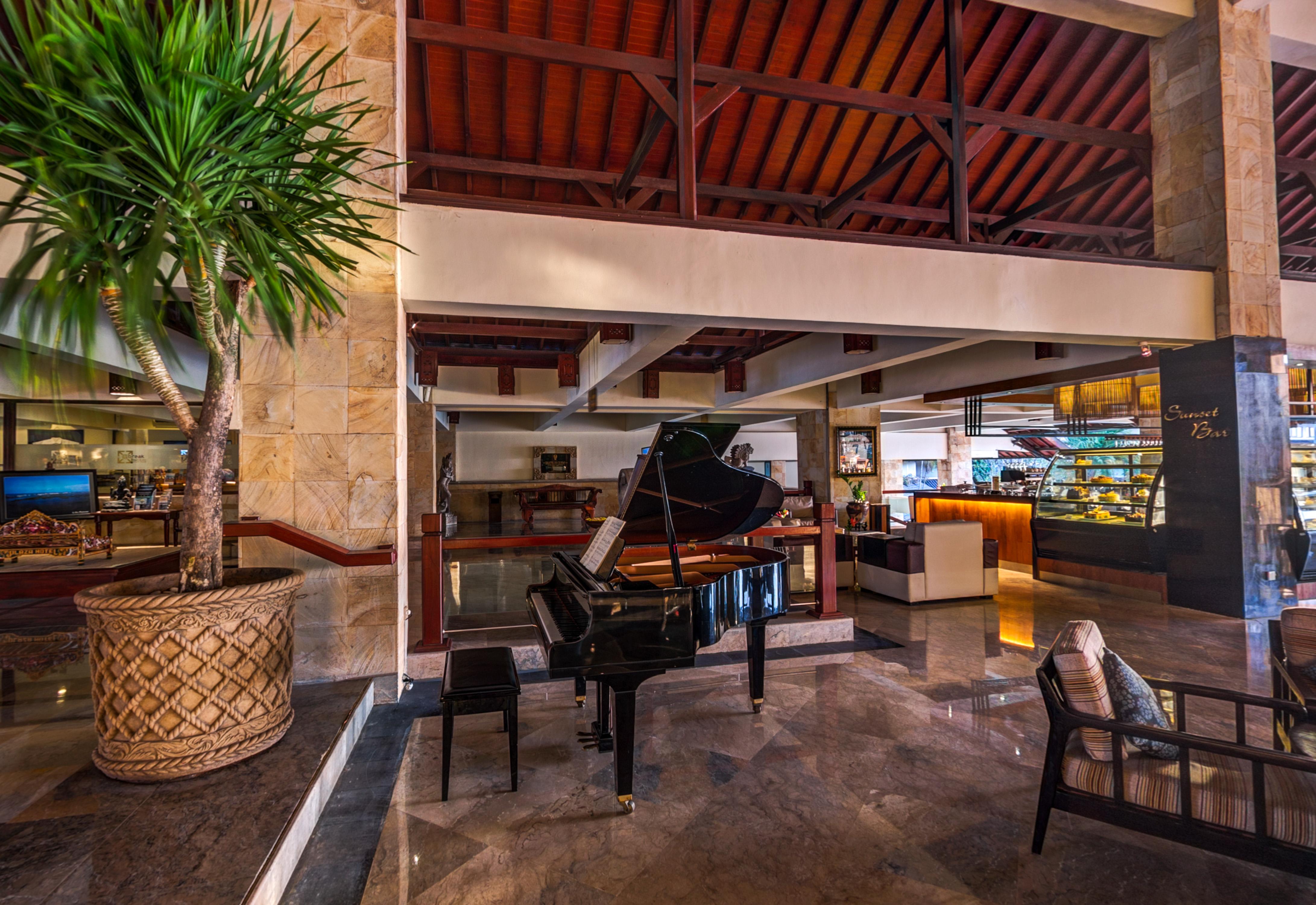Discovery Kartika Plaza Hotel Kuta Lombok Eksteriør bilde Lobby
