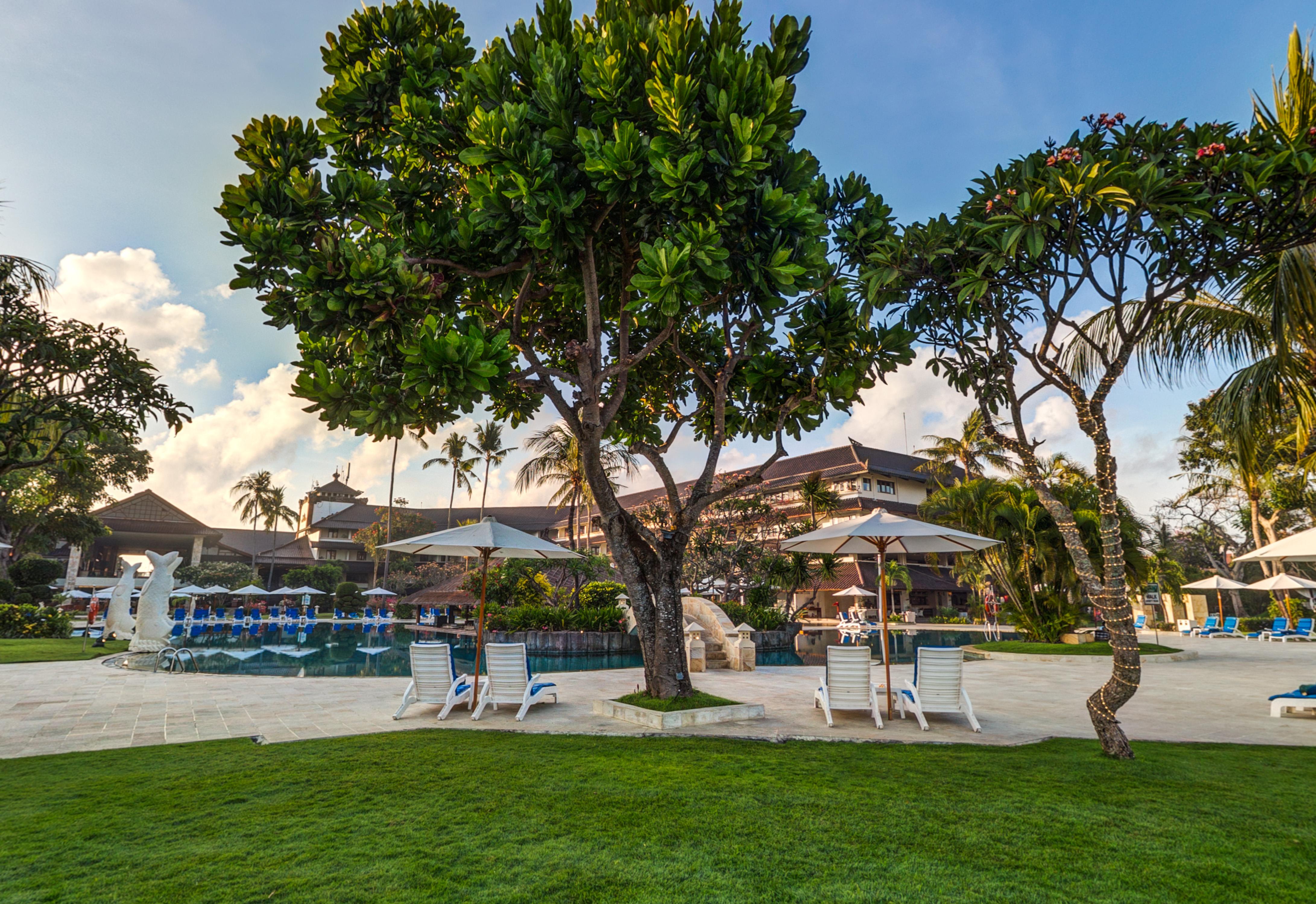 Discovery Kartika Plaza Hotel Kuta Lombok Eksteriør bilde The pool at the Sheraton Resort