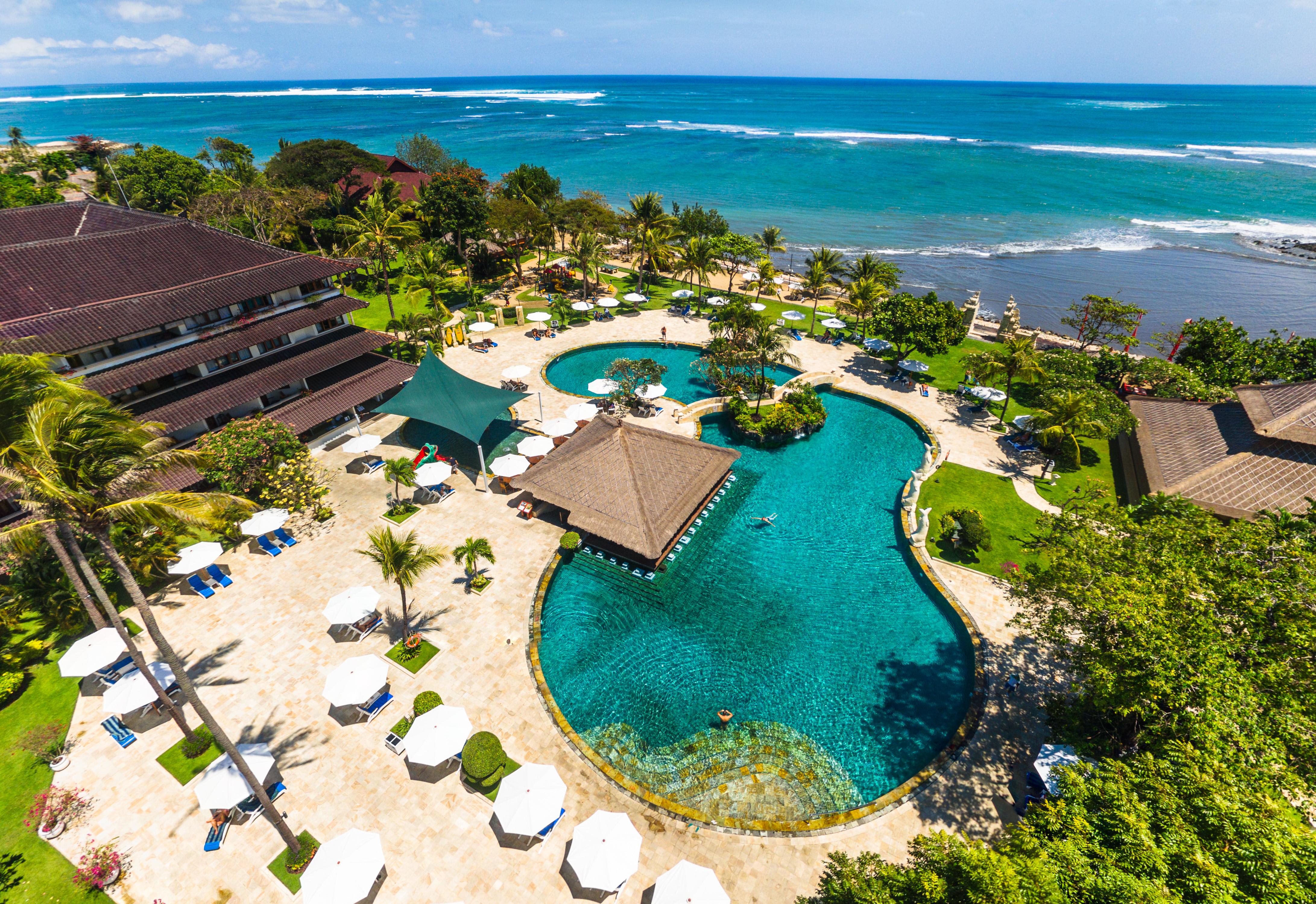 Discovery Kartika Plaza Hotel Kuta Lombok Eksteriør bilde Aerial view of the pool at the InterContinental Resort Bali
