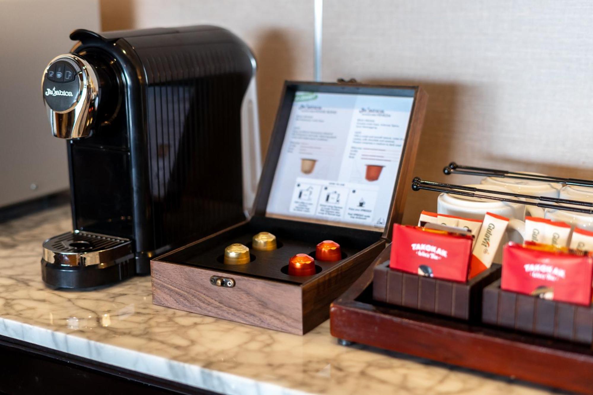 Discovery Kartika Plaza Hotel Kuta Lombok Eksteriør bilde A Nespresso coffee machine