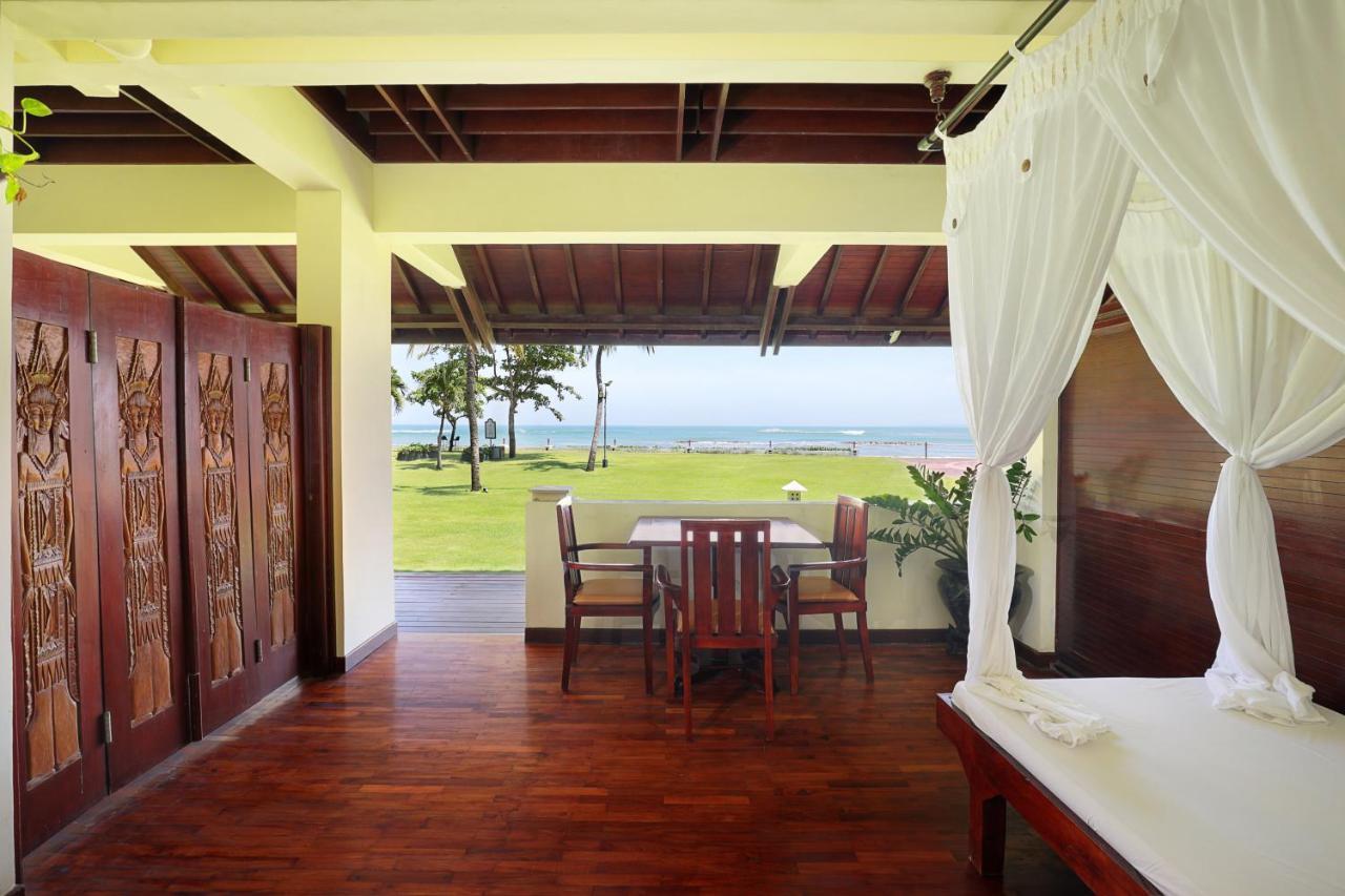 Discovery Kartika Plaza Hotel Kuta Lombok Eksteriør bilde A view of the beach from a suite at the resort
