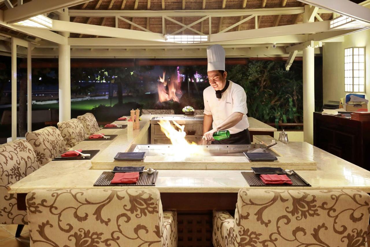 Discovery Kartika Plaza Hotel Kuta Lombok Eksteriør bilde A chef at work at the restaurant